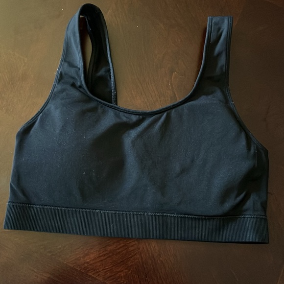 Sport bra With Removable Pads Color Black Label Unclear Size Medium - Picture 2 of 11